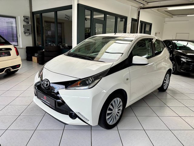 Toyota AYGO 1,0 x-play USB Bluetooth BC Klima ZV Gebrauchtwagen Kaufen | EZ 03/2018 | Preis 8.499 €