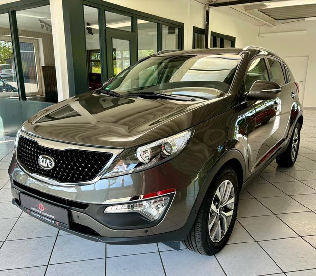 Kia Sportage Dream Team 4WD Navi Sthzg Kamera Tempom Used vehicle for sale | First registration 12/2014
