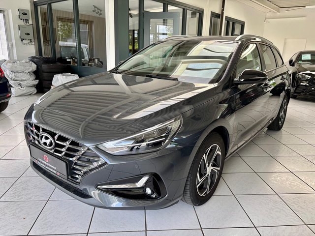 Hyundai i30 cw 1.6CRDi Intro Edition LED Navi Digitacho Used vehicle for sale | First registration 03/2021