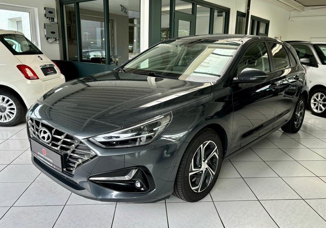Hyundai i30 Edition Mild-Hybrid LED Navi Tempomat Used vehicle for sale | First registration 12/2020