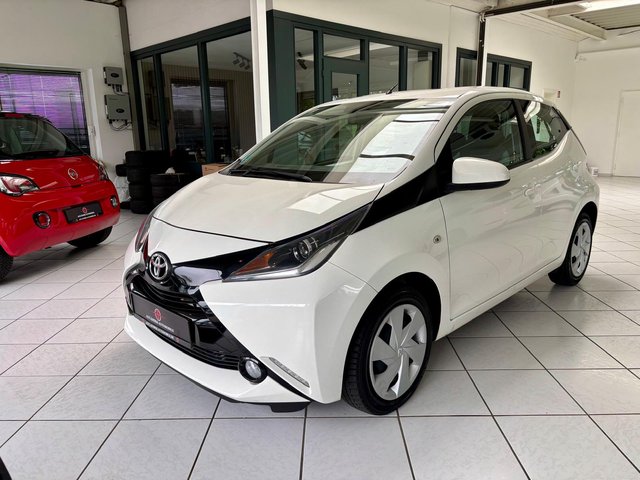 Toyota AYGO aut. x-play touch Kamera USB Bluetooth Klim Gebrauchtwagen Kaufen | EZ 04/2017 | Preis 9.999 €