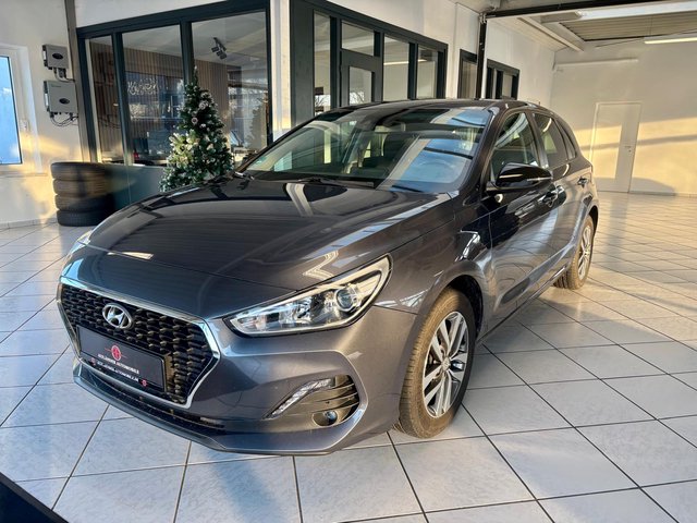 Hyundai i30 YES! 1.4 Navi Kamera CarPlay Tempomat SHZ Used vehicle for sale | First registration 07/2020