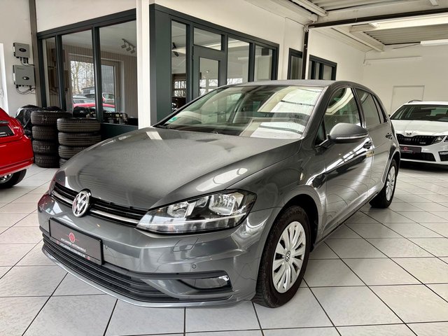 Volkswagen Golf VII 1.6TDI Trendline BMT Navi PDC vo+hi SHZ Used vehicle for sale | First registration 10/2019