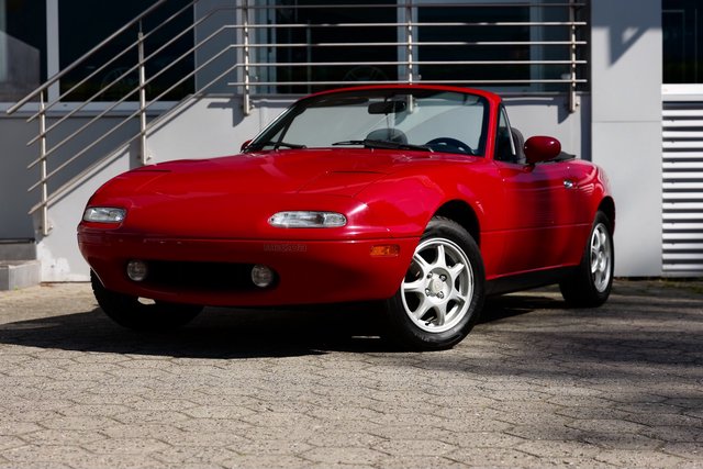 Mazda MX-5 Miata originaler rostfreier Used vehicle for sale | First registration 05/1992