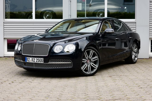 Bentley Flying Spur V8 4,0 Ltr. 1. Hand Used vehicle for sale | First registration 11/2016 | Price 64.900 €