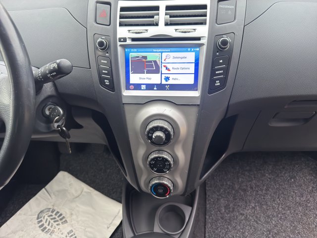 Toyota Yaris Sol~KLIMA~NAVI~ALLWETTERREIFEN~el. FH~el. Asp~Bluetth.~INSP. NEU BATTERIE NEU+TÜV bis 08.2026 - bilder 15