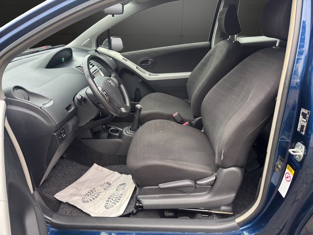 Toyota Yaris Sol~KLIMA~NAVI~ALLWETTERREIFEN~el. FH~el. Asp~Bluetth.~INSP. NEU BATTERIE NEU+TÜV bis 08.2026 - bilder 10