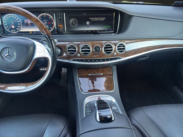 Mercedes-Benz S 350 BlueTec / d L~AMG Line~LED~KEYLES-GO~VAKUMIERTE TÜREN~PANO~R-KAMERA 360g~org.AMG NEU~NAVI~BI-XENON~SIZTH.SITZB.lückenlos SCHECKHEFT~absolut VOLL VOLL VOLL AMG line~AMG org. ALUS NEU / Innen schwarz - außen schwarz / Luftfahrwerk / Vollausstattung - bilder 11