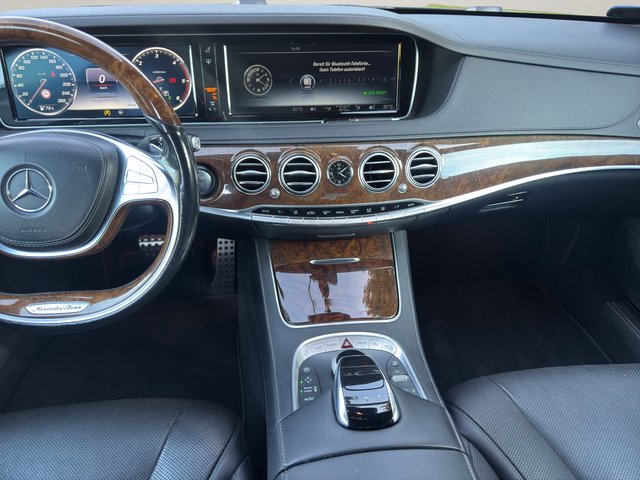 Mercedes-Benz S 350 BlueTec / d L~AMG Line~LED~KEYLES-GO~VAKUMIERTE TÜREN~PANO~R-KAMERA 360g~org.AMG NEU~NAVI~BI-XENON~SIZTH.SITZB.lückenlos SCHECKHEFT~absolut VOLL VOLL VOLL AMG line~AMG org. ALUS NEU / Innen schwarz - außen schwarz / Luftfahrwerk / Vollausstattung - foto 11