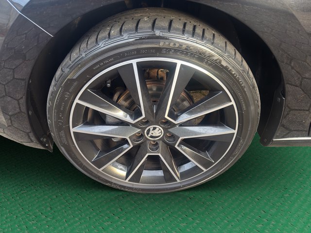 Skoda Rapid Spaceback 1,2 Active~KLIMA~NAVI~SHZ~ALU~el.FH~PDC~erst 45 tkm~SCHECKHEFT Active - bilder 19