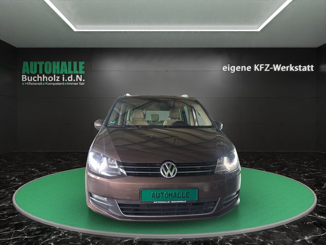Volkswagen Sharan Highline BMT~AUTOMATIK~7 SITZER~PANO~SHZ~el. SCHIEBETÜREN~KURVENLICHT~AHK~KLIMAAUTOM.~XENON~NAVI~TEMPO~ALCANTARA~ingrierte KINDERSITZE~ ZAHNRIEMEN / INSPEKTION / BREMSEN / REIFEN vor 10.000 tkm erneuert. - bilder 2