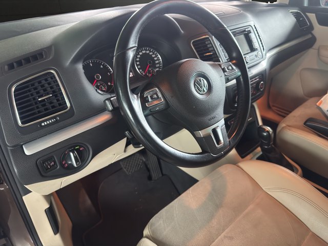 Volkswagen Sharan Highline BMT~AUTOMATIK~7 SITZER~PANO~SHZ~el. SCHIEBETÜREN~KURVENLICHT~AHK~KLIMAAUTOM.~XENON~NAVI~TEMPO~ALCANTARA~ingrierte KINDERSITZE~ ZAHNRIEMEN / INSPEKTION / BREMSEN / REIFEN vor 10.000 tkm erneuert. - bilder 21
