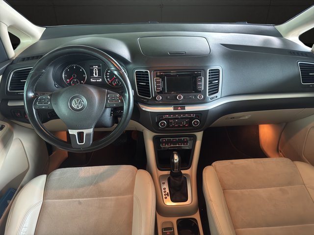 Volkswagen Sharan Highline BMT~AUTOMATIK~7 SITZER~PANO~SHZ~el. SCHIEBETÜREN~KURVENLICHT~AHK~KLIMAAUTOM.~XENON~NAVI~TEMPO~ALCANTARA~ingrierte KINDERSITZE~ ZAHNRIEMEN / INSPEKTION / BREMSEN / REIFEN vor 10.000 tkm erneuert. - bilder 9