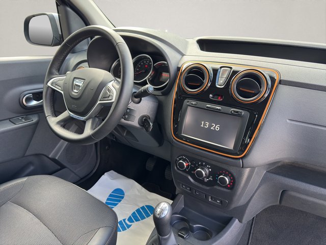 Dacia Dokker Stepway Celebration~SHZ~NAVIGATION~TEMPOM~R-KAMERA~CARPLAY~BLEUTOTTH~SCHECKHEFT~TÜV u. AU NEU sauberes und gepflegtes Fahrzeug - foto 14