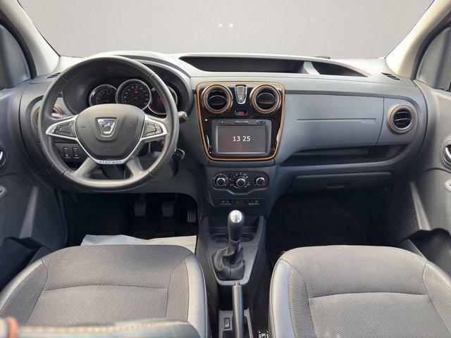 Dacia Dokker Stepway Celebration~SHZ~NAVIGATION~TEMPOM~R-KAMERA~CARPLAY~BLEUTOTTH~SCHECKHEFT~TÜV u. AU NEU sauberes und gepflegtes Fahrzeug - foto 9