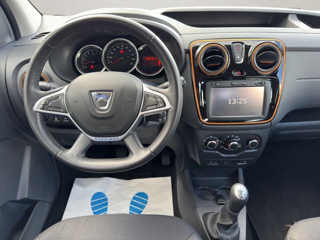 Dacia Dokker Stepway Celebration~SHZ~NAVIGATION~TEMPOM~R-KAMERA~CARPLAY~BLEUTOTTH~SCHECKHEFT~TÜV u. AU NEU sauberes und gepflegtes Fahrzeug - foto 10