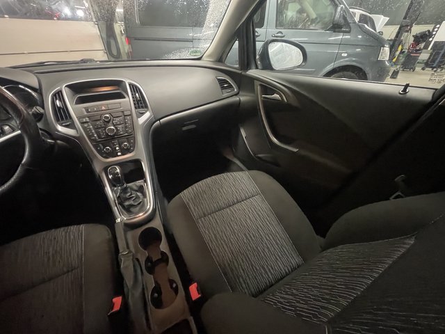 Opel Astra J Sports Tourer~KLIMa~ALLWETTER~sehr sparsam 1 Tank / 1400 km TÜV NEU Edition - bilder 18