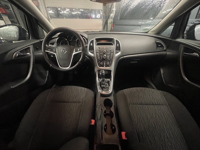 Opel Astra J Sports Tourer~KLIMa~ALLWETTER~sehr sparsam 1 Tank / 1400 km TÜV NEU Edition - bilder 10