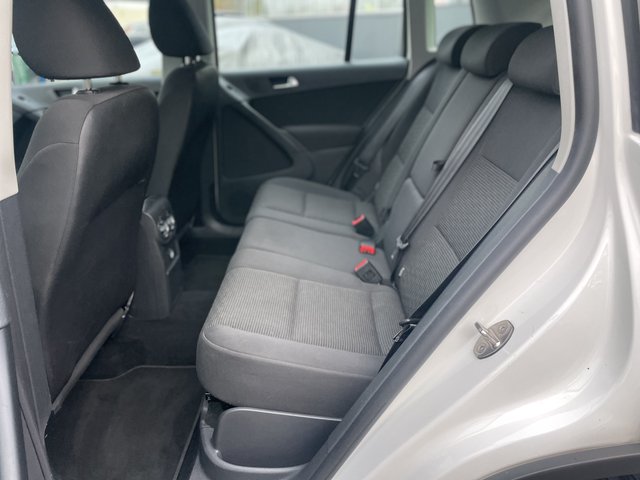 Volkswagen Tiguan Trend & Fun BMT~Trend &amp; Fun BlueMotion Technology~NAVI~PDC vorne-hinten~KLIMAAUTOMATIK~ALU~SITZH~6 Gang~TEMPOMATIK~SELBSTPARKENSYSTEM~ Sehr sauberes Fahrzeug~inkl. TÜV NEU nach verkauft.! - bilder 17