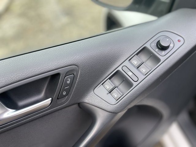 Volkswagen Tiguan Trend & Fun BMT~Trend &amp; Fun BlueMotion Technology~NAVI~PDC vorne-hinten~KLIMAAUTOMATIK~ALU~SITZH~6 Gang~TEMPOMATIK~SELBSTPARKENSYSTEM~ Sehr sauberes Fahrzeug~inkl. TÜV NEU nach verkauft.! - bilder 20