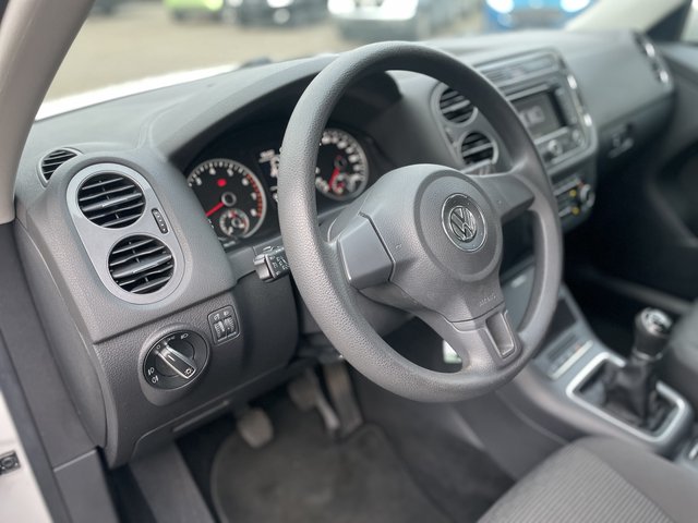 Volkswagen Tiguan Trend & Fun BMT~Trend &amp; Fun BlueMotion Technology~NAVI~PDC vorne-hinten~KLIMAAUTOMATIK~ALU~SITZH~6 Gang~TEMPOMATIK~SELBSTPARKENSYSTEM~ Sehr sauberes Fahrzeug~inkl. TÜV NEU nach verkauft.! - bilder 12