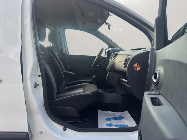 Dacia Dokker Stepway Celebration~AHK~SHZ~NAVIGATION~TEMPOM~R-KAMERA~NAVI~KLIMA~SCHECKHEFT~TÜV u.AU NEU sauber und gepflegt - bilder 15
