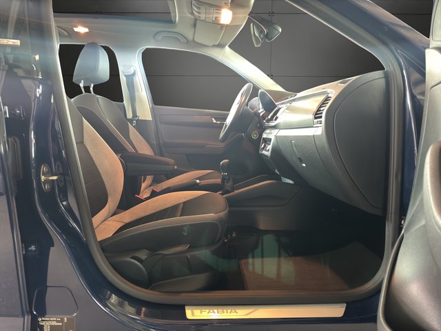 Skoda Fabia Joy~Keyless Go~NAVI~ALU~PANO~LED~PDC~ALU~START-STOP~SHZ~XENON~ - bilder 13
