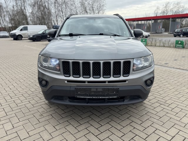 Jeep Compass Limited 4x4~Navi~KLIMAAUT.~ALUS~WINTR.~SHZ~6 gang~STANDHEIZUNG~TEMPO~ Das Fahrzeug wird bevorzugt an Wiederverkäufer / Auslandverkauf / Bastler / Export.! - bilder 2