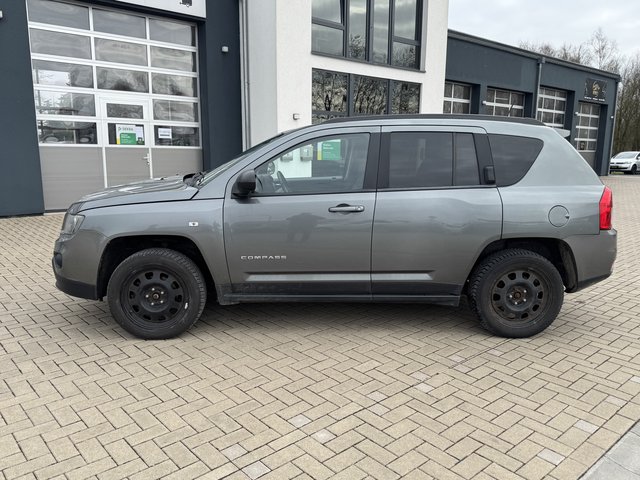 Jeep Compass Limited 4x4~Navi~KLIMAAUT.~ALUS~WINTR.~SHZ~6 gang~STANDHEIZUNG~TEMPO~ Das Fahrzeug wird bevorzugt an Wiederverkäufer / Auslandverkauf / Bastler / Export.! - bilder 5