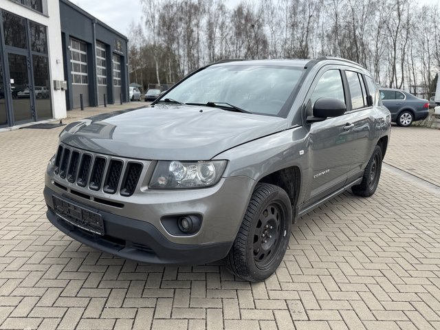 Jeep Compass Limited 4x4~Navi~KLIMAAUT.~ALUS~WINTR.~SHZ~6 gang~STANDHEIZUNG~TEMPO~ Das Fahrzeug wird bevorzugt an Wiederverkäufer / Auslandverkauf / Bastler / Export.! - bilder 1