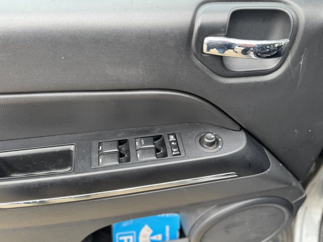 Jeep Compass Limited 4x4~Navi~KLIMAAUT.~ALUS~WINTR.~SHZ~6 gang~STANDHEIZUNG~TEMPO~ Das Fahrzeug wird bevorzugt an Wiederverkäufer / Auslandverkauf / Bastler / Export.! - bilder 17