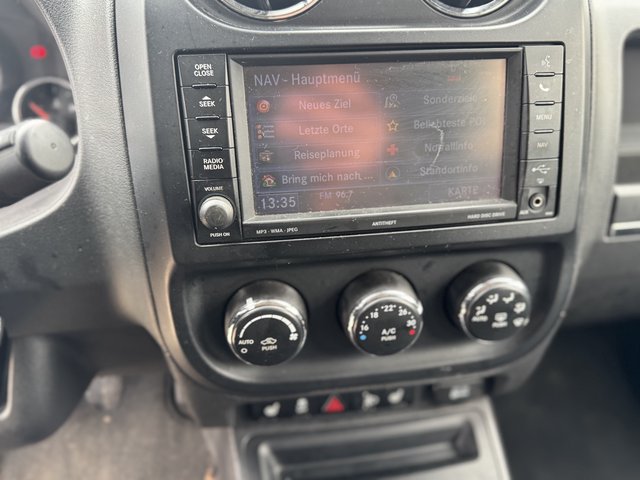 Jeep Compass Limited 4x4~Navi~KLIMAAUT.~ALUS~WINTR.~SHZ~6 gang~STANDHEIZUNG~TEMPO~ Das Fahrzeug wird bevorzugt an Wiederverkäufer / Auslandverkauf / Bastler / Export.! - bilder 24