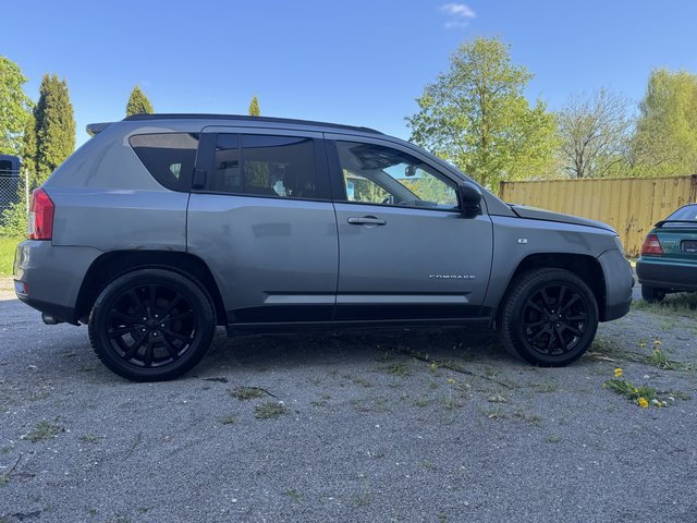 Jeep Compass Limited 4x4~Navi~KLIMAAUT.~ALUS~WINTR.~SHZ~6 gang~TÜV bis 08/26~STANDHEIZUNG~TEMPO~ Das Fahrzeug wird bevorzugt an Wiederverkäufer / Auslandverkauf / Bastler / Export.! - bilder 8