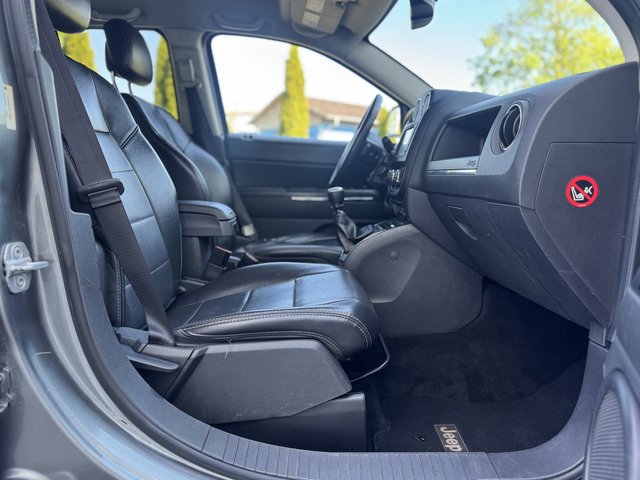 Jeep Compass Limited 4x4~Navi~KLIMAAUT.~ALUS~WINTR.~SHZ~6 gang~TÜV bis 08/26~STANDHEIZUNG~TEMPO~ Das Fahrzeug wird bevorzugt an Wiederverkäufer / Auslandverkauf / Bastler / Export.! - bilder 16