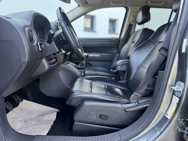 Jeep Compass Limited 4x4~Navi~KLIMAAUT.~ALUS~WINTR.~SHZ~6 gang~TÜV bis 08/26~STANDHEIZUNG~TEMPO~ Das Fahrzeug wird bevorzugt an Wiederverkäufer / Auslandverkauf / Bastler / Export.! - bilder 18