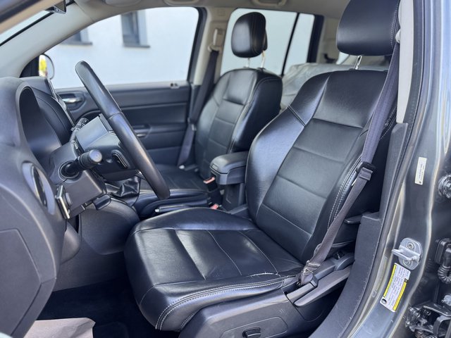 Jeep Compass Limited 4x4~Navi~KLIMAAUT.~ALUS~WINTR.~SHZ~6 gang~TÜV bis 08/26~STANDHEIZUNG~TEMPO~ Das Fahrzeug wird bevorzugt an Wiederverkäufer / Auslandverkauf / Bastler / Export.! - bilder 15