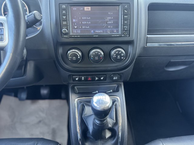 Jeep Compass Limited 4x4~Navi~KLIMAAUT.~ALUS~WINTR.~SHZ~6 gang~TÜV bis 08/26~STANDHEIZUNG~TEMPO~ Das Fahrzeug wird bevorzugt an Wiederverkäufer / Auslandverkauf / Bastler / Export.! - bilder 21