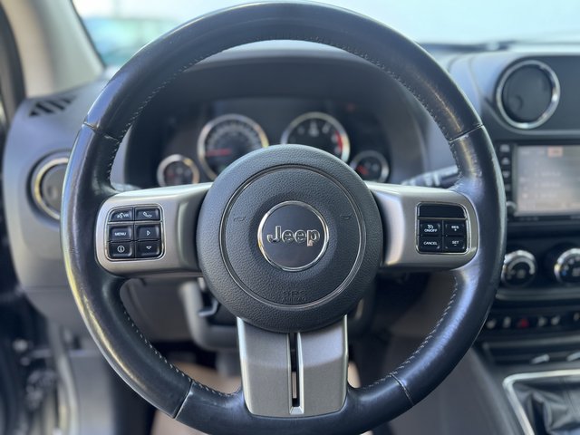 Jeep Compass Limited 4x4~Navi~KLIMAAUT.~ALUS~WINTR.~SHZ~6 gang~TÜV bis 08/26~STANDHEIZUNG~TEMPO~ Das Fahrzeug wird bevorzugt an Wiederverkäufer / Auslandverkauf / Bastler / Export.! - bilder 12