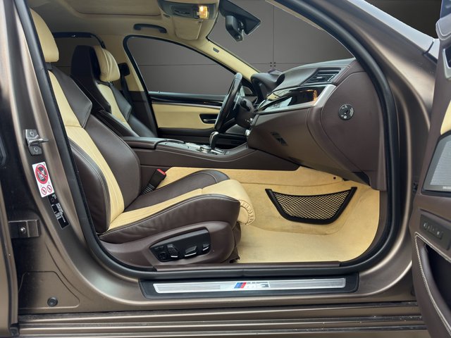 BMW M5 Competition~LED~HUD~MASSAGE-SITZE~ALCANTARA DACHHIMMEL~LEDER~SSD~SZH/SZB~orig.M5 ALU~KEYLES GO~ VOLLAUSSTATUNG~KEMARIK~NAVI~STh.+ STH-BELÜFTUNG~absolut 1 A Zustand - foto 13