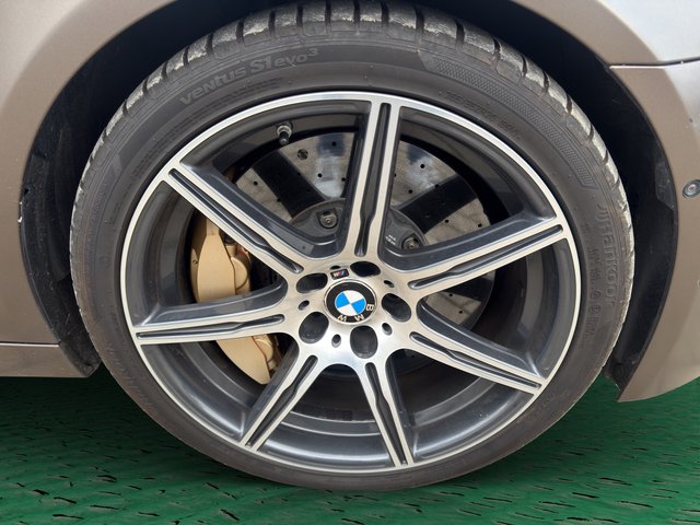 BMW M5 Competition~LED~HUD~MASSAGE-SITZE~ALCANTARA DACHHIMMEL~LEDER~SSD~SZH/SZB~orig.M5 ALU~KEYLES GO~ VOLLAUSSTATUNG~KEMARIK~NAVI~STh.+ STH-BELÜFTUNG~absolut 1 A Zustand - foto 19