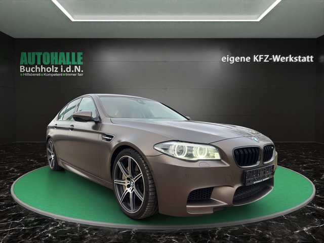 BMW M5 Competition~LED~HUD~MASSAGE-SITZE~ALCANTARA DACHHIMMEL~LEDER~SSD~SZH/SZB~orig.M5 ALU~KEYLES GO~ VOLLAUSSTATUNG~KEMARIK~NAVI~STh.+ STH-BELÜFTUNG~absolut 1 A Zustand - foto 3