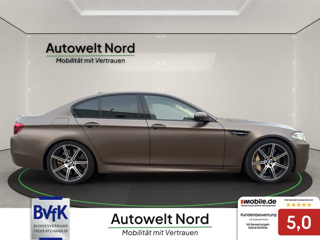 BMW M5 Competition~LED~HUD~MASSAGE-SITZE~ALCANTARA DACHHIMMEL~LEDER~SSD~SZH/SZB~orig.M5 ALU~KEYLES GO~ VOLLAUSSTATUNG~KEMARIK~NAVI~STh.+ STH-BELÜFTUNG~absolut 1 A Zustand - foto 4