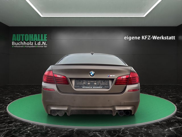 BMW M5 Competition~LED~HUD~MASSAGE-SITZE~ALCANTARA DACHHIMMEL~LEDER~SSD~SZH/SZB~orig.M5 ALU~KEYLES GO~ VOLLAUSSTATUNG~KEMARIK~NAVI~STh.+ STH-BELÜFTUNG~absolut 1 A Zustand - foto 6