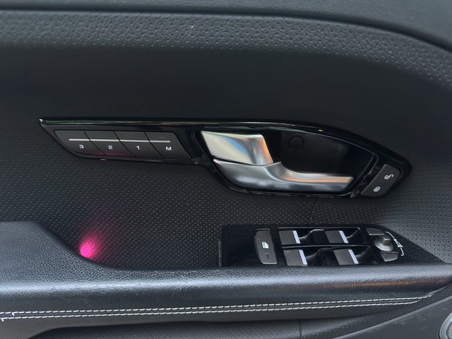 Land Rover Range Rover Evoque Pure~Bi-XENON KLIMAAUTOMATIK 20" ALU mit ALLWETTERREIFEN LEDER NAVI PANORAMADACH R-KAMERA SITZHEIZUNG vorne SITZHEIZUNG hinten el. HECKKLAPPE el. FENSTERHEBER el. HECKKLAPPE LENKRAD HEIZUNG SCHECKHEFTGEPFLEGT VOLL Bi-XENON             ... - bilder 13