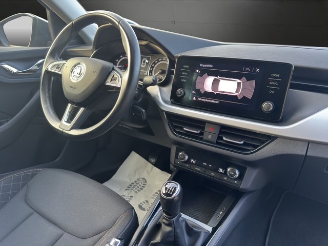 Skoda Scala Ambition~LED vorne+ LED hinte~R-KAMERA~ACC+TEMPO~6 gang~orignal ALU~CAR PLAY~ALLWETTERREIFEN~SHT~KLIMAAUTOMATIK~ALU~ UNFALLFREI / LACKIERUNGSFREI / org. ALUS / NICHT RAUHCER - bilder 14