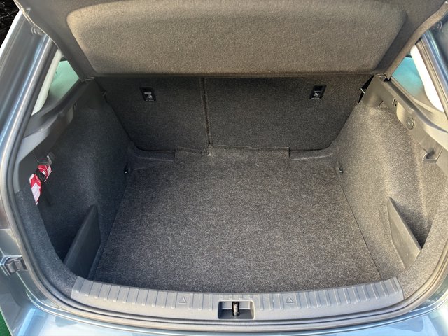 Skoda Scala Ambition~LED vorne+ LED hinte~R-KAMERA~ACC+TEMPO~6 gang~orignal ALU~CAR PLAY~ALLWETTERREIFEN~SHT~KLIMAAUTOMATIK~ALU~ UNFALLFREI / LACKIERUNGSFREI / org. ALUS / NICHT RAUHCER - bilder 17