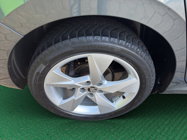 Skoda Scala Ambition~LED vorne+ LED hinte~R-KAMERA~ACC+TEMPO~6 gang~orignal ALU~CAR PLAY~ALLWETTERREIFEN~SHT~KLIMAAUTOMATIK~ALU~ UNFALLFREI / LACKIERUNGSFREI / org. ALUS / NICHT RAUHCER - bilder 18