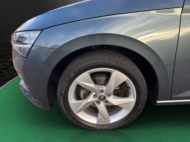 Skoda Scala Ambition~LED vorne+ LED hinte~R-KAMERA~ACC+TEMPO~6 gang~orignal ALU~CAR PLAY~ALLWETTERREIFEN~SHT~KLIMAAUTOMATIK~ALU~ UNFALLFREI / LACKIERUNGSFREI / org. ALUS / NICHT RAUHCER - bilder 19