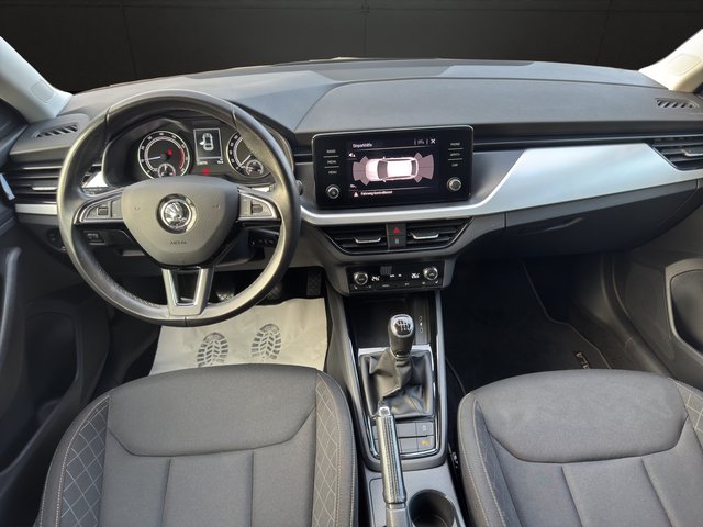 Skoda Scala Ambition~LED vorne+ LED hinte~R-KAMERA~ACC+TEMPO~6 gang~orignal ALU~CAR PLAY~ALLWETTERREIFEN~SHT~KLIMAAUTOMATIK~ALU~ UNFALLFREI / LACKIERUNGSFREI / org. ALUS / NICHT RAUHCER - bilder 9