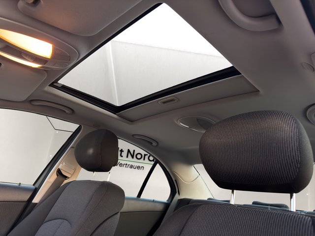 Mercedes-Benz E 200 Kompressor~Automatik~Klimaautomatik~SSD~PDC~ESP~ABS~XENON~STH~EURO 4~TÜV NEU~INSPETION NEU Scheckheft gepflegt~Automatik~STH~PDC - foto 18